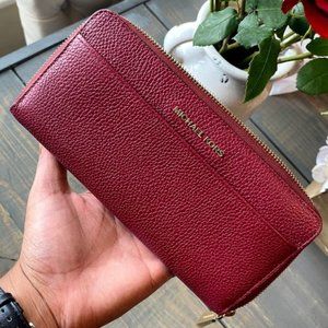 Michael Kors- LARGE WALLET
